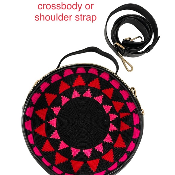 Round messenger, Wayuu Crossbody/ shoulder bag, Adjustable strap. - Picture 4 of 12